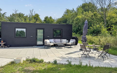 Oke - 350M from the Sea: Sidespor, Have, Sommerhus, Udendørs Møbler, Skygge, Gård, Garden Bygninger, Backyard, Landscaping, Hårdttræ