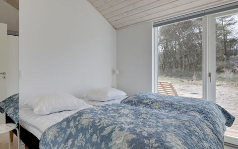 Oke - 350M from the Sea: Træ, Loft, Hjem, Soveværelse, Vinter, Fryser, Dagslys, Sengetøj, Seng, Hårdttræ