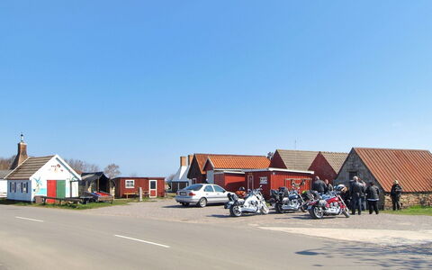 Anemette - 100M from the Sea: Himmel, Hus, Tag, Stad, Hjem, Menneskelig Bosættelse, Sommerhus, Pol, Forstad, Landsby
