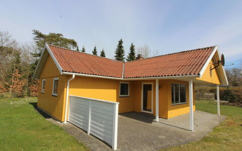 Berthilde - 400M from the Sea: Træ, Hus, Sommerhus, Hjem, Tag, Landdistrikt, Sidespor, Bjælkehytte, Garden Bygninger, Hårdttræ