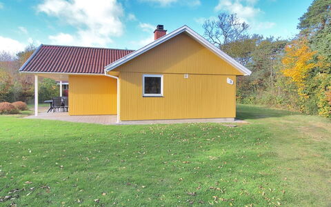 Berthilde - 400M from the Sea: Træ, Hus, Sommerhus, Hjem, Tag, Landdistrikt, Sidespor, Bjælkehytte, Garden Bygninger, Hårdttræ