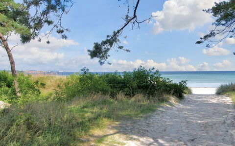 Berthilde - 400M from the Sea: Træ, Hus, Sommerhus, Hjem, Tag, Landdistrikt, Sidespor, Bjælkehytte, Garden Bygninger, Hårdttræ