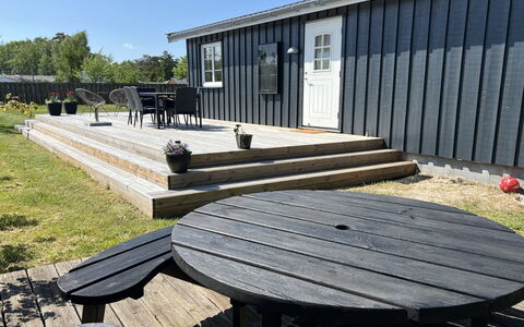 Algeth - 350M from the Sea: Træ, Udendørs Møbler, Udendørs Bord, Dæk, Planke, Backyard, Hårdttræ, Sommerhus, Gård, Sidespor