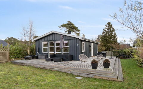 Algeth - 350M from the Sea: Møbel, Indretning, Stol, Gulvbelægning, Bord, Udvej, Etage, Loft, Værelse, Eco Hotel