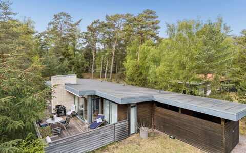 Yrja - 150M from the Sea: Hjem, Tag, Land Lot, Sommerhus, Have, Estate, Sidespor, Garden Bygninger, Landscaping, Backyard