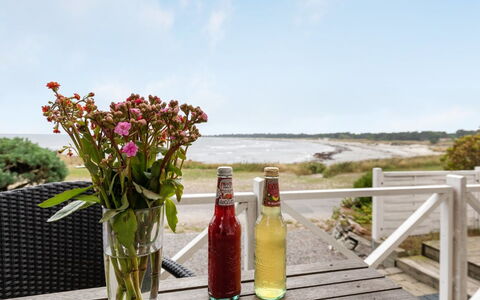 Bilal - 20M from the Sea: Sommerhus, Have, Sidespor, Garden Bygninger, Skygge, Gård, Backyard, Lawn, Stuehus, Landscaping