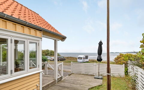 Bilal - 20M from the Sea: Sommerhus, Have, Sidespor, Garden Bygninger, Skygge, Gård, Backyard, Lawn, Stuehus, Landscaping