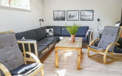 Lisa - 650M from the Sea: Bygning, Hus, Vindue, Hjem, Tag, Boligområde, Busk, Sommerhus, Land Lot