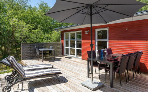 Lisa - 650M from the Sea: Bygning, Hus, Vindue, Hjem, Tag, Boligområde, Busk, Sommerhus, Land Lot