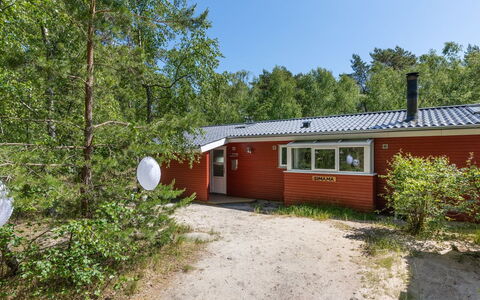 Lisa - 650M from the Sea: Bygning, Hus, Vindue, Hjem, Tag, Boligområde, Busk, Sommerhus, Land Lot