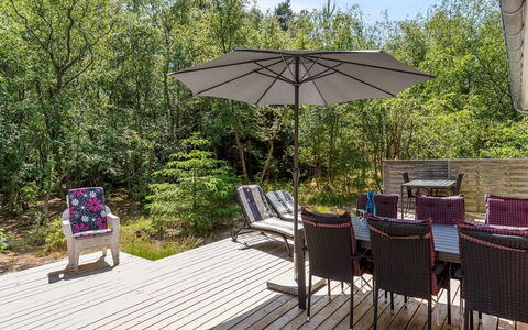 Lisa - 650M from the Sea: Bygning, Hus, Vindue, Hjem, Tag, Boligområde, Busk, Sommerhus, Land Lot