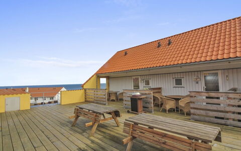 Gulla - 300M from the Sea: Bygning, Hus, Vindue, Hjem, Tag, Boligområde, Busk, Sommerhus, Land Lot