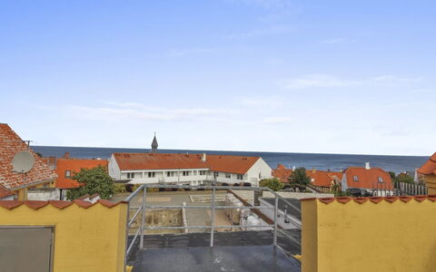 Gulla - 300M from the Sea: Bygning, Hus, Vindue, Hjem, Tag, Boligområde, Busk, Sommerhus, Land Lot