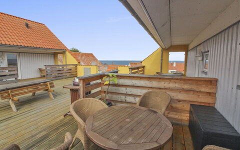 Gulla - 300M from the Sea: Bygning, Hus, Vindue, Hjem, Tag, Boligområde, Busk, Sommerhus, Land Lot