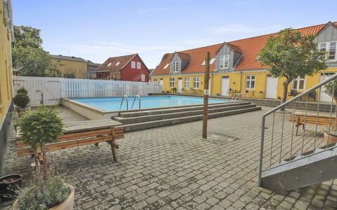 Gulla - 300M from the Sea: Bygning, Hus, Vindue, Hjem, Tag, Boligområde, Busk, Sommerhus, Land Lot
