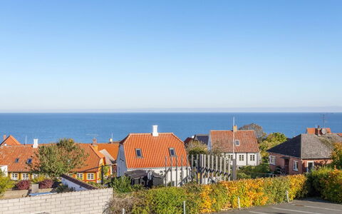 Gulla - 300M from the Sea: Bygning, Hus, Vindue, Hjem, Tag, Boligområde, Busk, Sommerhus, Land Lot
