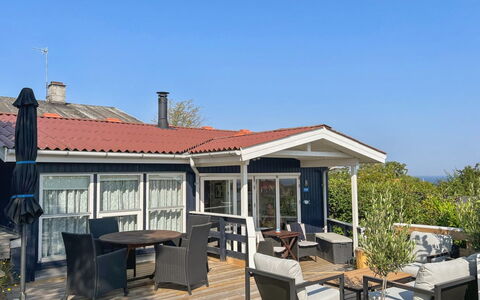 Jolanda - 800M from the Sea: Træ, Hus, Sommerhus, Hjem, Tag, Landdistrikt, Sidespor, Bjælkehytte, Garden Bygninger, Hårdttræ
