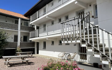 Ramona - 10M from the Sea: Træ, Hus, Sommerhus, Hjem, Tag, Landdistrikt, Sidespor, Bjælkehytte, Garden Bygninger, Hårdttræ