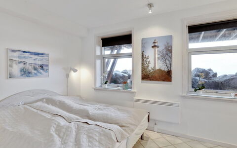 Armela - 10M from the Sea: Soveværelse, Seng, Indretning, Loft, Etage, Sengetøj, Sengetøj, Gulvbelægning, Lejlighed, Bed Frame