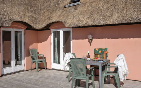 Tabea - 150M from the Sea: Træ, Bejdse, Planke, Hårdttræ, Sommerhus, Dæk, Sidespor, Skygge, Trægulve, Garden Bygninger