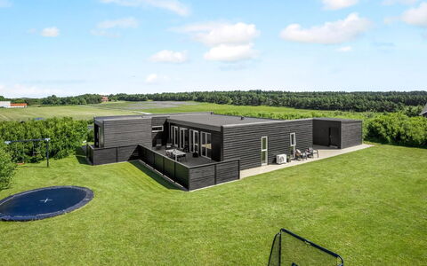 Ilfar - 700M from the Sea: Land Lot, Almindeligt, Lawn, Have, Estate, Eng, Gård, Landscaping, Kunstgræs, Design