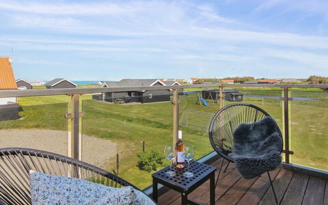 Sira - 250M from the Sea: Busk, Sommerhus, Hjem, Skygge, Bunddække, Have, Gård, Backyard, Garden Bygninger, Lawn