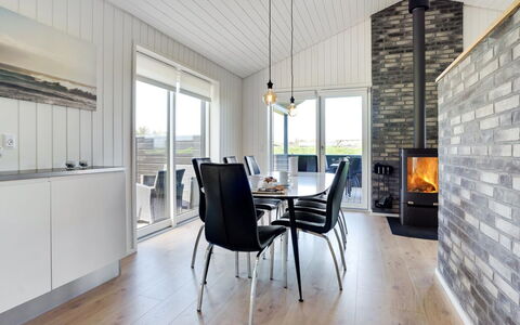 Øthbiorn - 1.1Km from the Sea: Træ, Hus, Sommerhus, Hjem, Tag, Landdistrikt, Sidespor, Bjælkehytte, Garden Bygninger, Hårdttræ