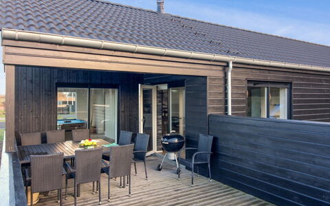 Øthbiorn - 1.1Km from the Sea: Træ, Hus, Sommerhus, Hjem, Tag, Landdistrikt, Sidespor, Bjælkehytte, Garden Bygninger, Hårdttræ