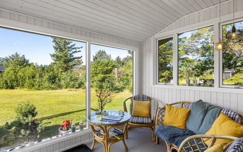 Matis - 650M from the Sea: Indretning, Møbel, Loft, Hjem, Stol, Veranda, Sommerhus, Stueplante, Blomsterkrukke, Gård