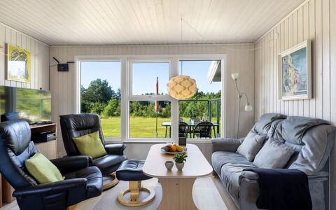 Matis - 650M from the Sea: Møbel, Indretning, Gulvbelægning, Stue, Couch, Etage, Belysning, Værelse, Loft, Hjem