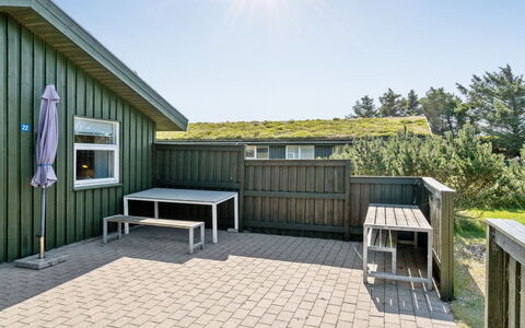 Elsabet - 750M from the Sea: Tag, Hjem, Dør, Sommerhus, Skygge, Sidespor, Gård, Estate, Backyard