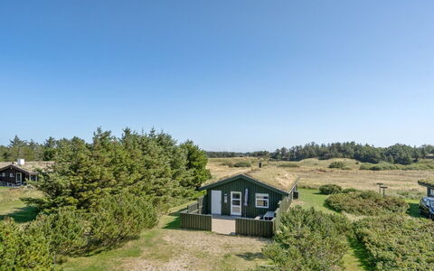 Elsabet - 750M from the Sea: Tag, Hjem, Dør, Sommerhus, Skygge, Sidespor, Gård, Estate, Backyard