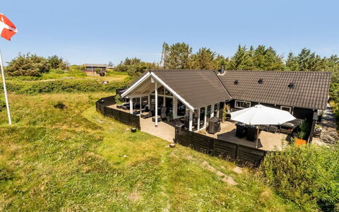 Federica - 500M from the Sea: Tag, Hjem, Dør, Sommerhus, Skygge, Sidespor, Gård, Estate, Backyard