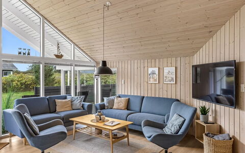 Federica - 500M from the Sea: Træ, Møbel, Indretning, Hjem, Stue, Gulvbelægning, Etage, Couch