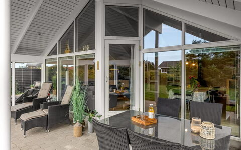 Federica - 500M from the Sea: Hjem, Dør, Veranda, Skygge, Estate, Stol, Gårdhave, Dæk, Hårdttræ, Design