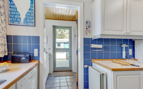 Matilda - 375M from the Sea: Gulvbelægning, Indretning, Køkken, Countertop, Etage, Cabinetry, Loft, Større Bandage, Værelse, Møbel