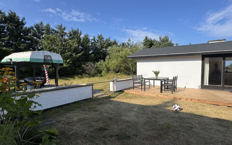 Matilda - 375M from the Sea: Hjem, Hus, Tag, Boligområde, Land Lot, Sommerhus, Have, Backyard, Skygge, Gård