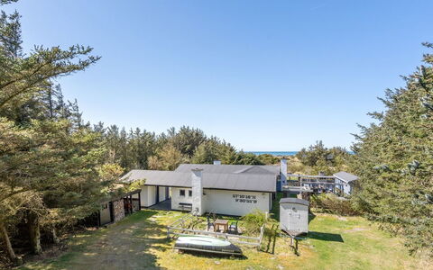 Matilda - 375M from the Sea: Hus, Hjem, Tag, Sommerhus, Busk, Sidespor, Dør, Have, Stuehus