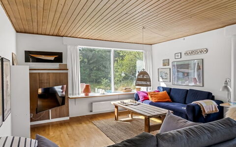 Matilda - 375M from the Sea: Møbel, Indretning, Gulvbelægning, Væg, Etage, Couch, Træ, Loft, Stue, Trægulve