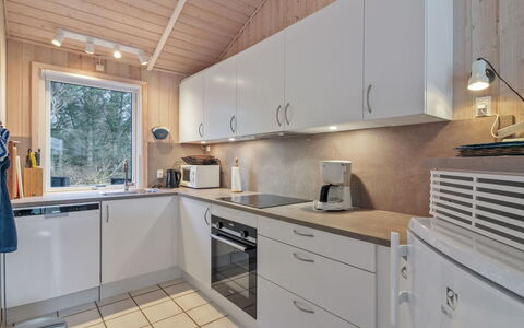 Panu - 600M from the Sea: Køkken, Større Bandage, Countertop, Træ, Køkken Apparat, Gulvbelægning, Sanitærarmatur, Indretning, Loft, Håndvask