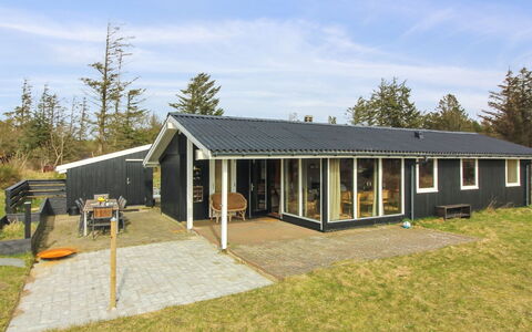 Nestori - 950M from the Sea: Møbel, Indretning, Stol, Gulvbelægning, Bord, Udvej, Etage, Loft, Værelse, Eco Hotel