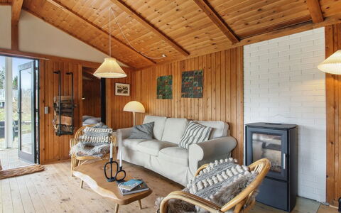 Nestori - 950M from the Sea: Møbel, Indretning, Stol, Gulvbelægning, Bord, Udvej, Etage, Loft, Værelse, Eco Hotel
