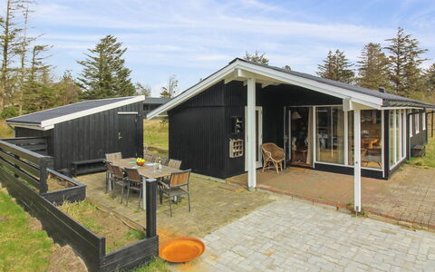 Nestori - 950M from the Sea: Møbel, Indretning, Stol, Gulvbelægning, Bord, Udvej, Etage, Loft, Værelse, Eco Hotel