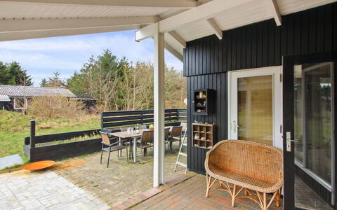 Nestori - 950M from the Sea: Møbel, Indretning, Stol, Gulvbelægning, Bord, Udvej, Etage, Loft, Værelse, Eco Hotel