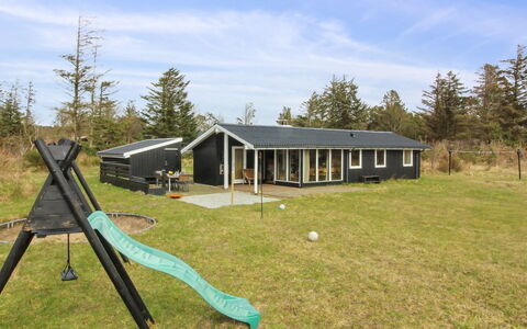 Nestori - 950M from the Sea: Møbel, Indretning, Stol, Gulvbelægning, Bord, Udvej, Etage, Loft, Værelse, Eco Hotel