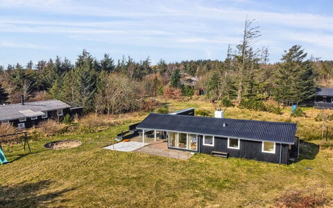 Nestori - 950M from the Sea: Møbel, Indretning, Stol, Gulvbelægning, Bord, Udvej, Etage, Loft, Værelse, Eco Hotel