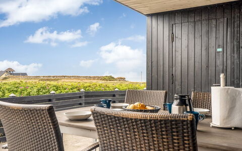 Fabiola - 200M from the Sea: Sommerhus, Backyard, Gård, Garden Bygninger, Skur, Sidespor, Udendørs Møbler, Bjælkehytte, Udendørs Struktur, Hytte