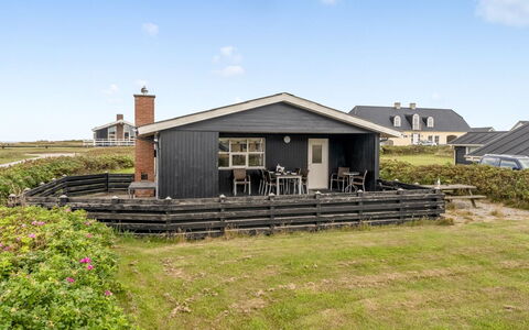 Fabiola - 200M from the Sea: Sommerhus, Backyard, Gård, Garden Bygninger, Skur, Sidespor, Udendørs Møbler, Bjælkehytte, Udendørs Struktur, Hytte