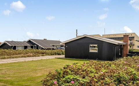 Fabiola - 200M from the Sea: Sommerhus, Backyard, Gård, Garden Bygninger, Skur, Sidespor, Udendørs Møbler, Bjælkehytte, Udendørs Struktur, Hytte