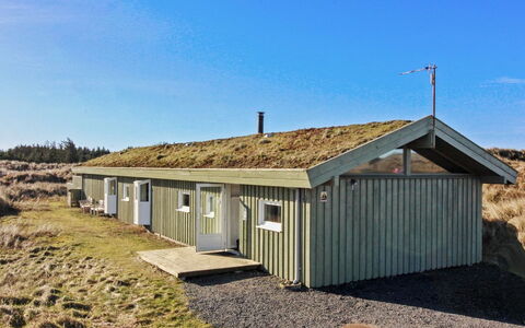 Falka - 800M from the Sea: Græs, Hus, Tag, Sommerhus, Hjem, Busk, Stuehus, Land Lot, Landdistrikt